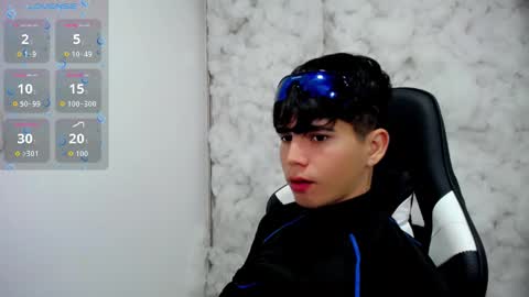 Snapshot of kiss_whitee chatting on November 29, 11:41 pm kiss_whitee online show from November 29, 11:41 pm