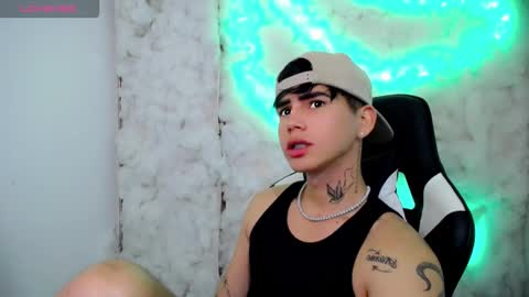 Snapshot of kiss_whitee chatting on November 30, 10:58 pm kiss_whitee online show from November 30, 10:58 pm