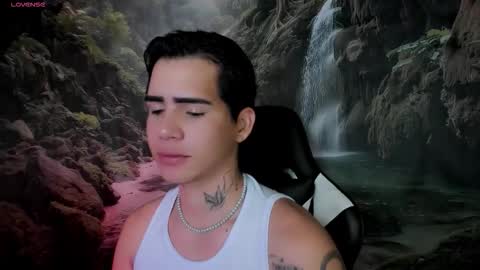 kiss_whitee online show from February 28, 6:58 am