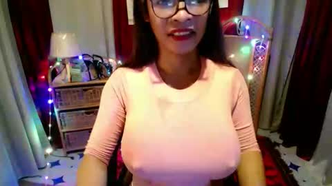 Snapshot of kisses_asian143 chatting on May 27, 11:07 am VICTORIA online show from May 27, 11:07 am