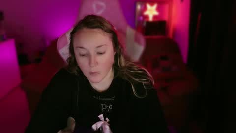 kissica online show from March 7, 7:05 pm