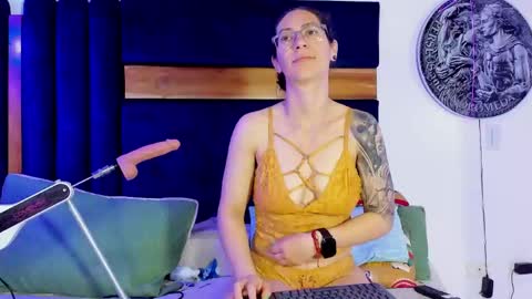 Kissing Company online show from April 13, 3:23 am