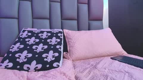 BELLA FLAME online show from September 16, 7:04 pm