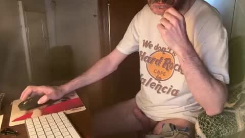 kissofbanned1983 online show from June 7, 7:01 am