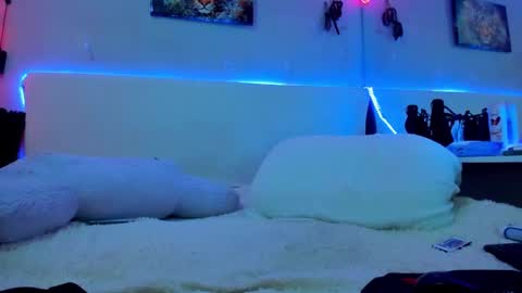 Snapshot of kit_fkn_kat chatting on December 2, 6:21 pm kat online show from December 2, 6:21 pm