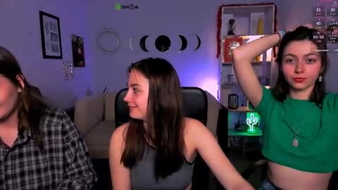 kitniss online show from April 21, 1:42 am