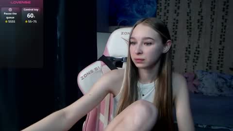 Snapshot of kitsuneyx chatting on April 3, 1:25 am kitsuneyX online show from April 3, 1:25 am