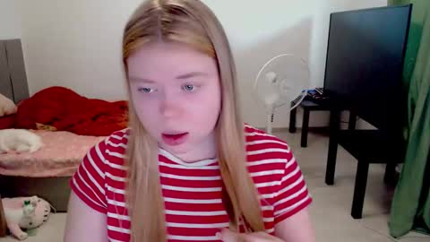 Jennyblonde and Emmabrunette online show from February 19, 12:12 pm