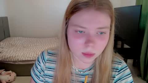 Snapshot of kitten_jenny01 chatting on July 18, 5:17 pm Jennyblonde and Emmabrunette online show from July 18, 5:17 pm