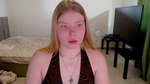 Snapshot of kitten_jenny01 chatting on July 19, 1:48 pm Jennyblonde and Emmabrunette online show from July 19, 1:48 pm
