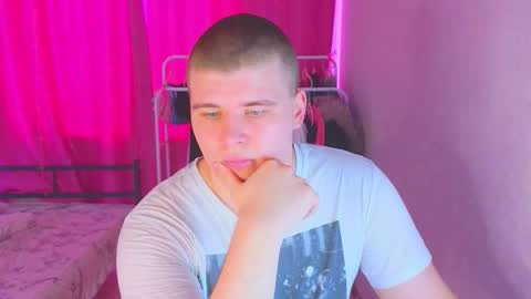 Snapshot of kittenmur chatting on February 9, 7:34 am Vlad online show from February 9, 7:34 am