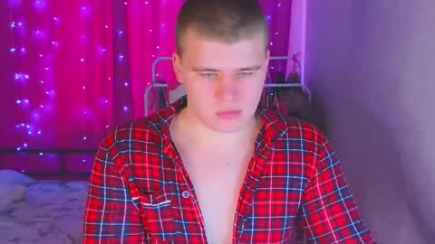 Snapshot of kittenmur chatting on February 10, 6:06 am Vlad online show from February 10, 6:06 am