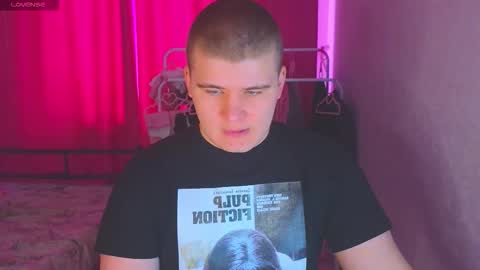 Snapshot of kittenmur chatting on March 5, 6:09 am Vlad online show from March 5, 6:09 am