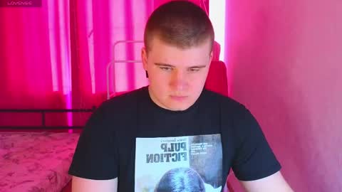 Snapshot of kittenmur chatting on April 4, 1:48 am Vlad online show from April 4, 1:48 am