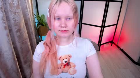 Snapshot of kittenxoann chatting on April 18, 7:58 pm kittenxoann online show from April 18, 7:58 pm