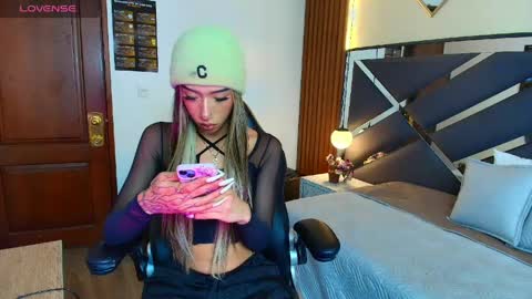 Kittie Vixen online show from April 25, 7:55 pm