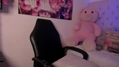 Kitty  online show from April 23, 7:09 am