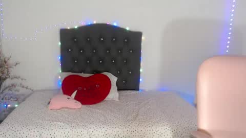 Snapshot of kitty_girl8 chatting on September 20, 7:59 pm kitty online show from September 20, 7:59 pm