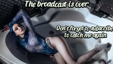 Snapshot of kitty_goth chatting on December 7, 9:33 pm Hey Im Ellie if you like me and like my show give me a thumbs up hehe online show from December 7, 9:33 pm
