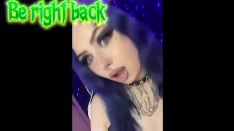 Snapshot of kitty_goth chatting on January 18, 9:24 pm Hey Im Ellie if you like me and like my show give me a thumbs up hehe online show from January 18, 9:24 pm