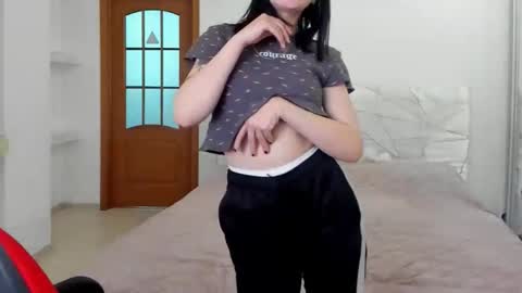 Snapshot of kitty_lilit chatting on April 7, 1:44 pm Lilit online show from April 7, 1:44 pm
