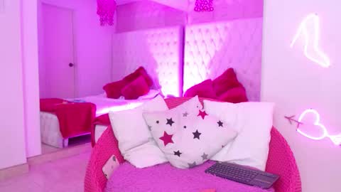 KITTY online show from December 3, 2:59 pm