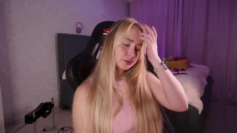 Kelsi and Ricky online show from December 16, 9:47 am