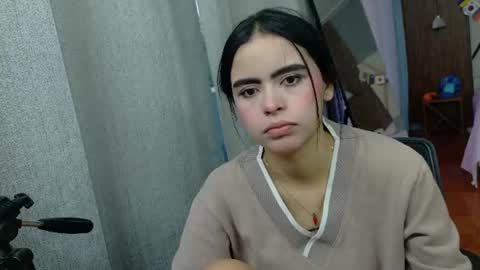 Snapshot of kitty_rousse01 chatting on June 18, 12:09 pm online show from June 18, 12:09 pm