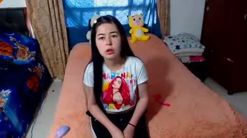 Snapshot of kitty_small69 chatting on July 24, 1:31 pm kitty_small69 online show from July 24, 1:31 pm
