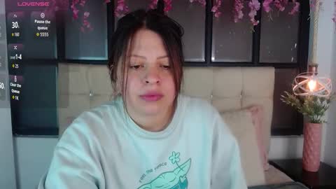 Snapshot of kitty_vibes_ chatting on November 17, 7:52 pm K I T T Y online show from November 17, 7:52 pm