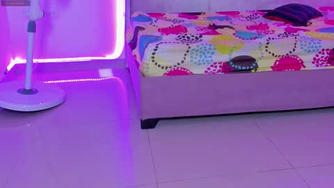 Snapshot of kitty_violet11 chatting on February 17, 6:36 pm kitty_violet11 online show from February 17, 6:36 pm