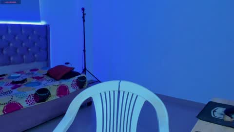 Snapshot of kitty_violet11 chatting on April 1, 9:45 pm kitty_violet11 online show from April 1, 9:45 pm