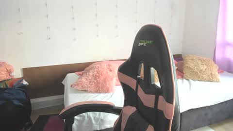 violet online show from February 4, 10:45 pm