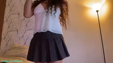 Snapshot of kittyand chatting on March 18, 2:04 am Kitty black hair 19 years Isa red hair18 years John 21 years online show from March 18, 2:04 am
