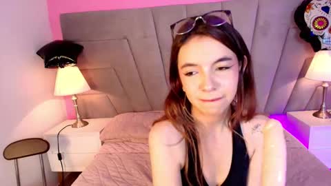 Snapshot of kittybloom_ chatting on October 24, 1:18 pm Kitty online show from October 24, 1:18 pm