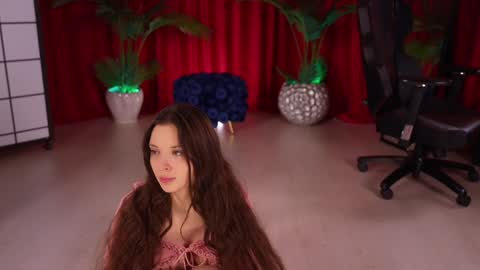 Snapshot of kittycaitlin chatting on December 3, 12:40 am Katya online show from December 3, 12:40 am