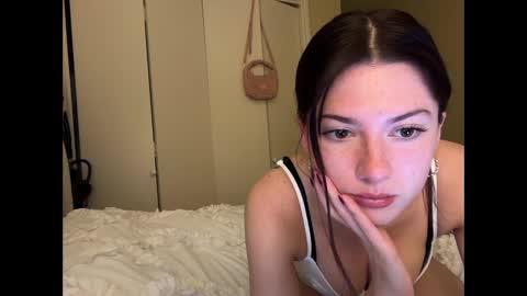 Snapshot of kittycherries chatting on December 29, 5:31 am Ivy online show from December 29, 5:31 am