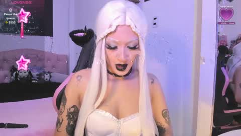 Snapshot of kittygoth_ chatting on May 11, 11:13 pm Kitty Goth online show from May 11, 11:13 pm