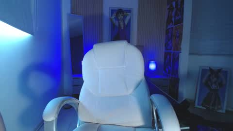 Snapshot of kittyhouse_hs chatting on December 2, 9:21 pm kittyhouse_hs online show from December 2, 9:21 pm