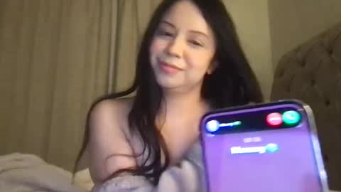 mia online show from December 11, 4:49 am