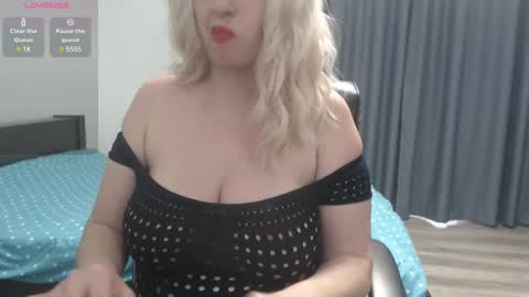 Snapshot of kittyonfiree chatting on February 25, 2:44 pm kittyonfiree online show from February 25, 2:44 pm