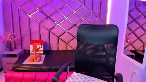 Snapshot of kittypinky01 chatting on June 30, 3:02 pm Sarah online show from June 30, 3:02 pm
