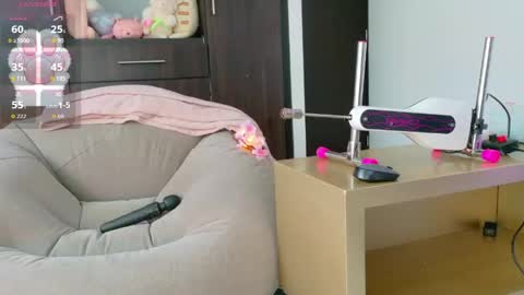 Snapshot of kittytimberlake chatting on June 4, 8:37 pm K I T T Y online show from June 4, 8:37 pm