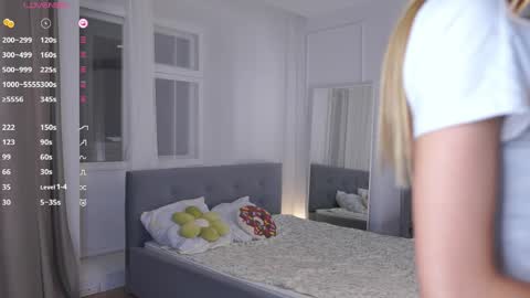 Alice online show from April 18, 7:58 pm