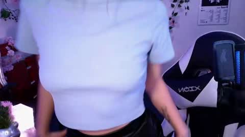 Kittyuwu  online show from April 23, 4:57 am