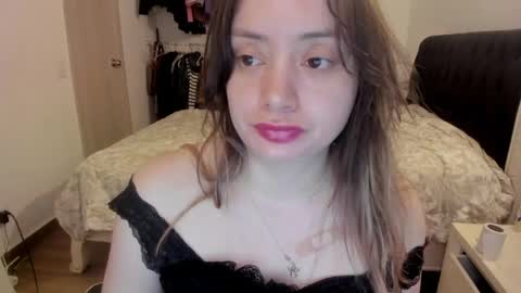 Snapshot of kittywantslove23 chatting on May 28, 7:33 pm kittywantslove23 online show from May 28, 7:33 pm