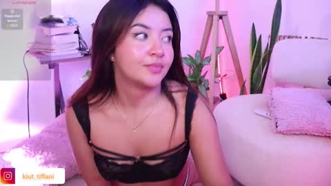 Snapshot of kiut_tiffanii chatting on February 9, 5:55 am Tiffanii online show from February 9, 5:55 am