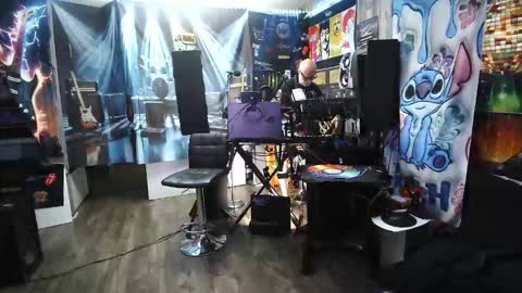 kiveuxmakeu online show from November 30, 7:40 pm