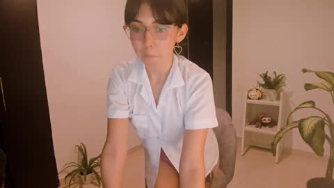 Snapshot of kiwi____ chatting on December 3, 11:57 pm Little piece of fruit online show from December 3, 11:57 pm