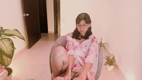 Snapshot of kiwi____ chatting on December 20, 3:25 am Little piece of fruit online show from December 20, 3:25 am